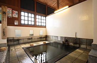 河原湯の外観